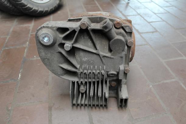 Foto: HINTERACHSGETRIEBE / DIFFERENTIAL eines BMW 525i GL