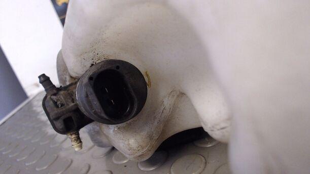 Foto: SCHEIBENWASCHBEHÄLTER eines VW Fox 1.2 GLX