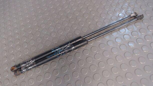 Foto: HECKKLAPPENDÄMPFER / LIFTER HECKKLAPPE eines VW Fox 1.2 SX
