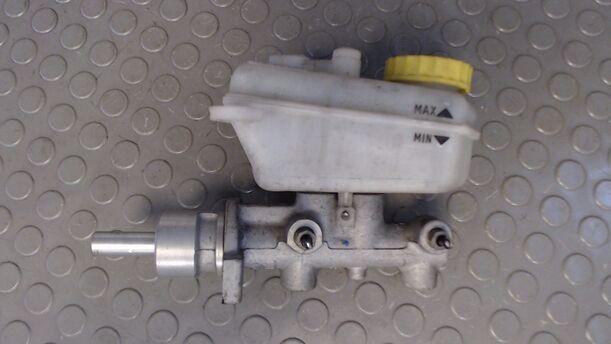 Foto: HAUPTBREMSZYLINDER eines VW Fox 1.2 SX