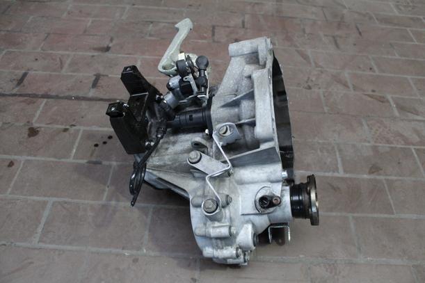 Foto: SCHALTGETRIEBE 5-GANG JPU eines VW Fox 1.2 SX