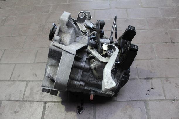 Foto: SCHALTGETRIEBE 5-GANG JPU eines VW Fox 1.2 SX