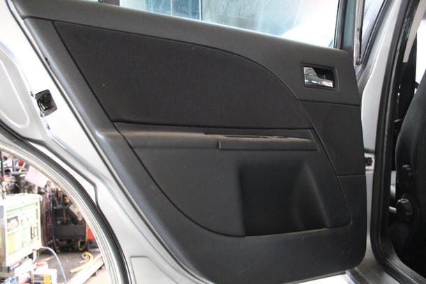 Foto: TÜR HINTEN LINKS eines Ford Mondeo 2.2 Turnier TDCi GL