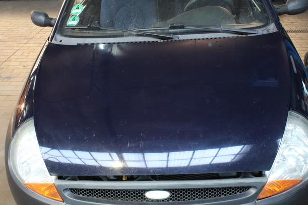 Foto: MOTORHAUBE eines Ford Ka