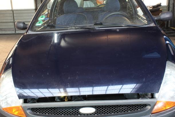 Foto: MOTORHAUBE eines Ford Ka