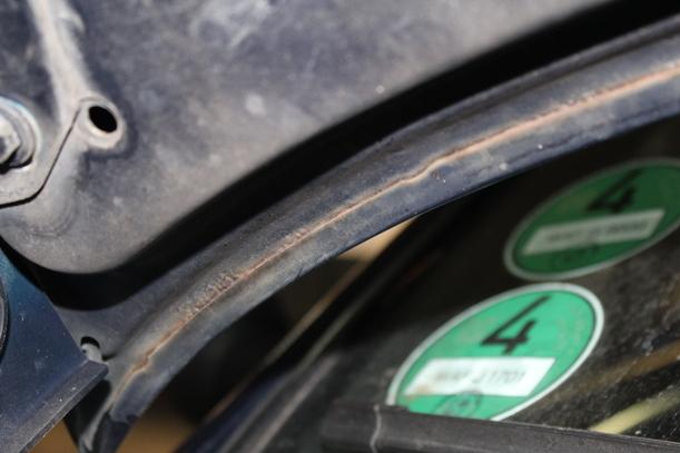 Foto: MOTORHAUBE eines Ford Ka