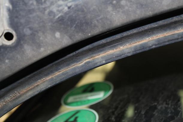 Foto: MOTORHAUBE eines Ford Ka