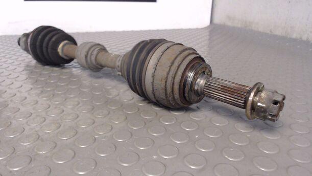 Foto: ANTRIEBSWELLE VORN LINKS eines Mitsubishi Lancer 1300