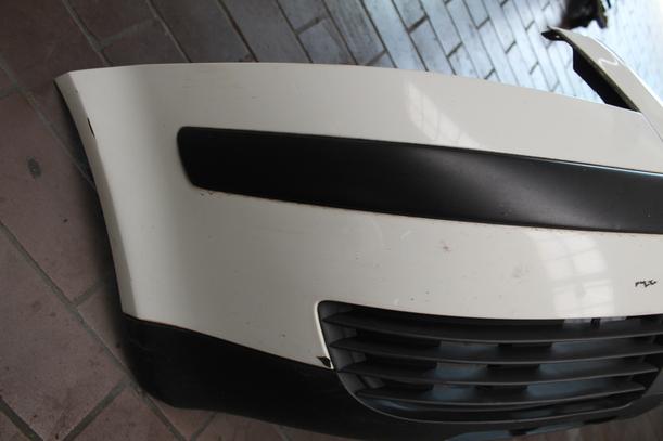Foto: STOSSFÄNGER/STOßSTANGE VORN eines VW Passat Variant 1.9 TDI GL