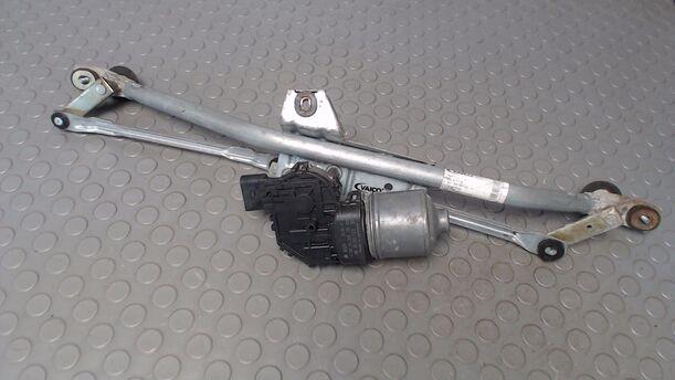 Foto: SCHEIBENWISCHERMOTOR VORN eines VW Passat Variant 1.9 TDI