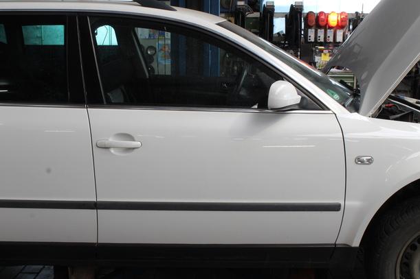 Foto: TÜR VORN RECHTS eines VW Passat Variant 1.9 TDI GL