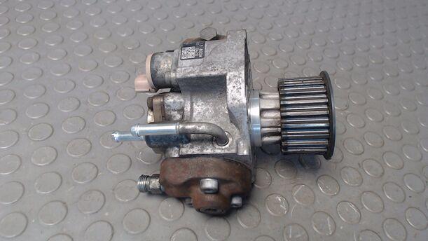 Foto: DIESELEINSPRITZPUMPE/HOCHDRUCKPUMPE eines Mazda 6 Sport Kombi 2.0 CD DPF