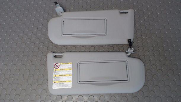 Foto: SONNENBLENDENPAAR eines Mazda 6 Sport Kombi 2.0 CD DPF