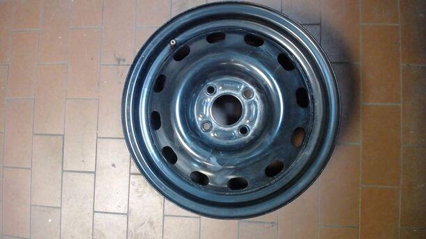 Foto: STAHLFELGE 6X15 ET 41 eines Ford Escort 16V