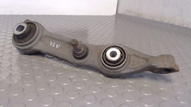 Foto: QUERLENKER VORN LINKS UNTEN HINTEN eines Mercedes-Benz E 200 CDI Avantgarde DPF