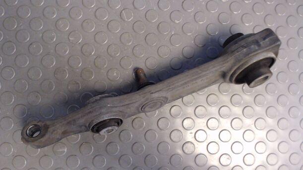 Foto: QUERLENKER VORN LINKS UNTEN HINTEN eines Mercedes-Benz E 200 CDI Avantgarde DPF