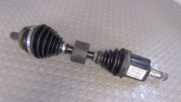 Foto: ANTRIEBSWELLE VORN LINKS eines Volvo S80 2.5 D