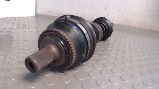 Foto: ANTRIEBSWELLE VORN LINKS eines Volvo S80 2.5 D