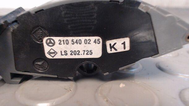 Foto: TEMPOMATSCHALTER eines Mercedes-Benz E 200 Classic