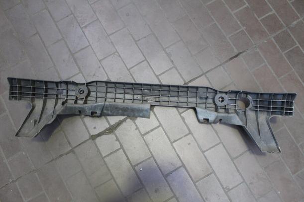 Foto: VERSTÄRKUNG/TRÄGER VORN eines Ford Ka
