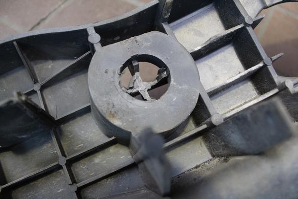 Foto: VERSTÄRKUNG/TRÄGER VORN eines Ford Ka