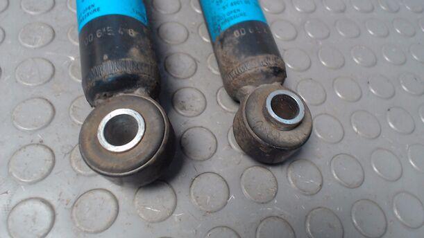 Foto: STOSSDÄMPFERPAAR HINTEN eines Opel Astra 1.6