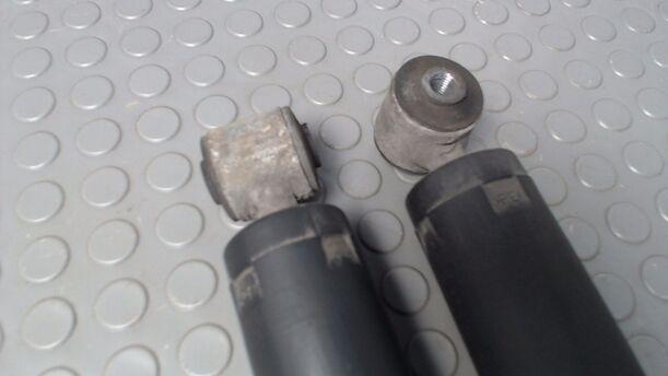 Foto: STOSSDÄMPFERPAAR HINTEN eines Opel Astra 1.6
