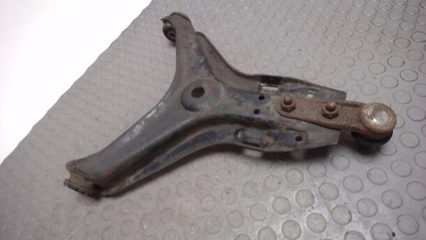 Foto: QUERLENKER VORN LINKS eines Audi AUDI 80 1,6