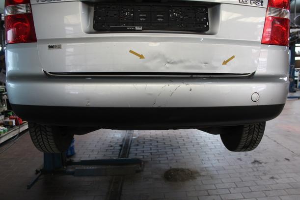 Foto: STOßSTANGE HINTEN eines VW Touran 1.6 FSI