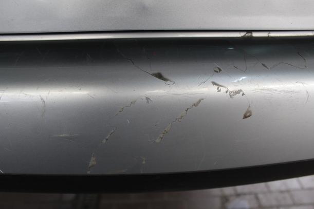 Foto: STOßSTANGE HINTEN eines VW Touran 1.6 FSI