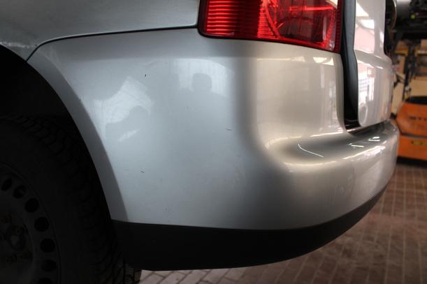 Foto: STOßSTANGE HINTEN eines VW Touran 1.6 FSI