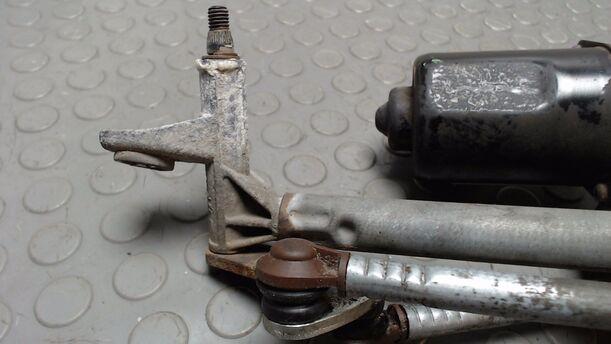 Foto: SCHEIBENWISCHERMOTOR VORN eines Opel Corsa 1.2 16V