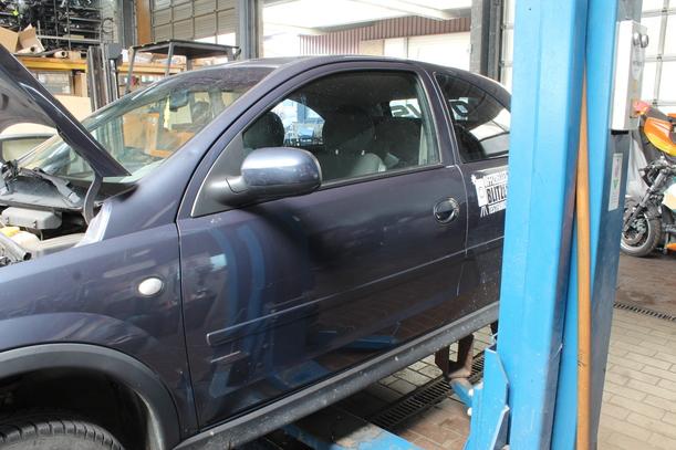 Foto: TÜR VORN LINKS (3-TÜRER) eines Opel Corsa 1.2 16V