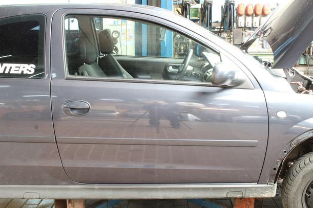 Foto: TÜR VORN RECHTS (3-TÜRER) eines Opel Corsa 1.2 16V