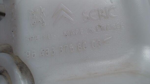 Foto: SCHEIBENWASCHBEHÄLTER eines Peugeot 207 110 CD Diamant