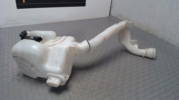 Foto: SCHEIBENWASCHBEHÄLTER eines Peugeot 207 110 CD Diamant