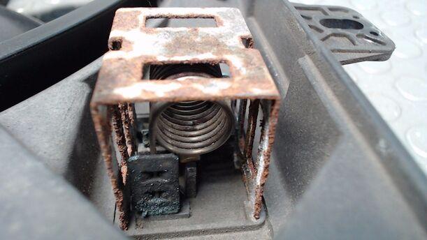 Foto: ELEKTROLÜFTER eines Peugeot 207 110 CD Diamant