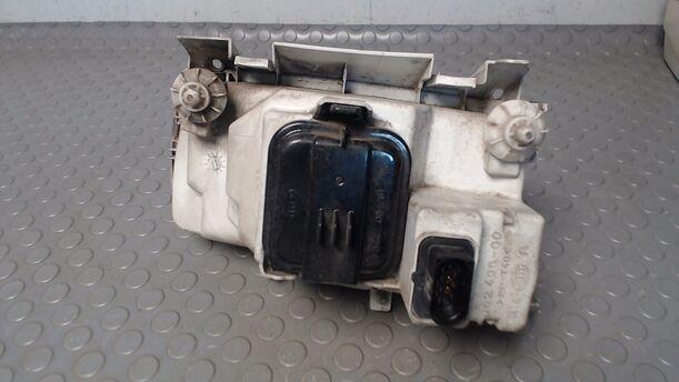 Foto: SCHEINWERFER RECHTS eines VW Polo 50