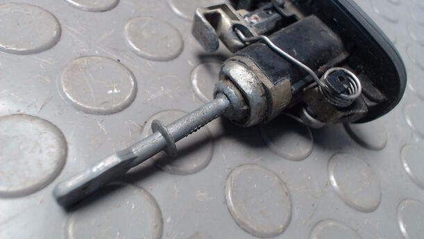 Foto: TÜRAUSSENGRIFF VORN LINKS eines VW Polo 50