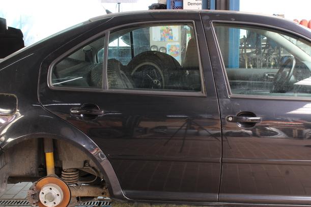 Foto: TÜR HINTEN RECHTS eines VW Bora 1.6