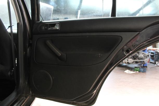 Foto: TÜR HINTEN RECHTS eines VW Bora 1.6