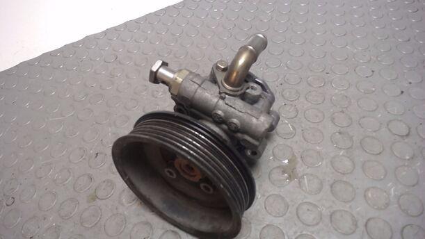Foto: SERVOPUMPE / LENKGETRIEBEPUMPE eines VW Bora 1.6 CD Diamant