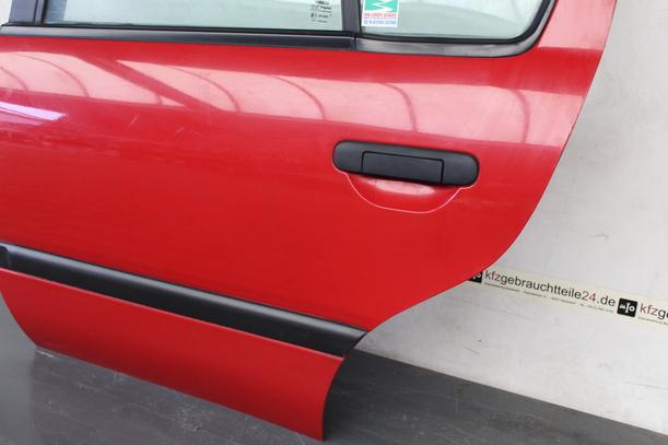 Foto: TÜR HINTEN LINKS eines Nissan Primera 1.6 SLX