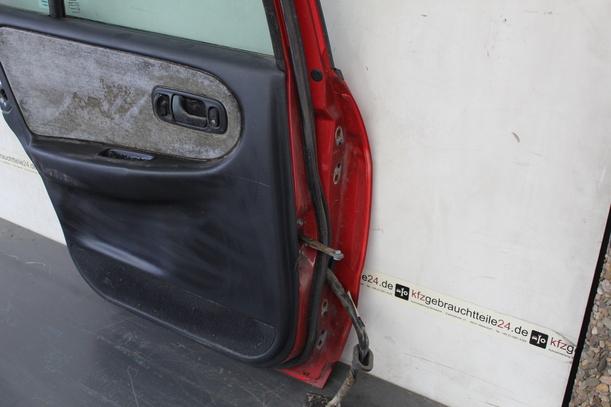 Foto: TÜR HINTEN LINKS eines Nissan Primera 1.6 SLX