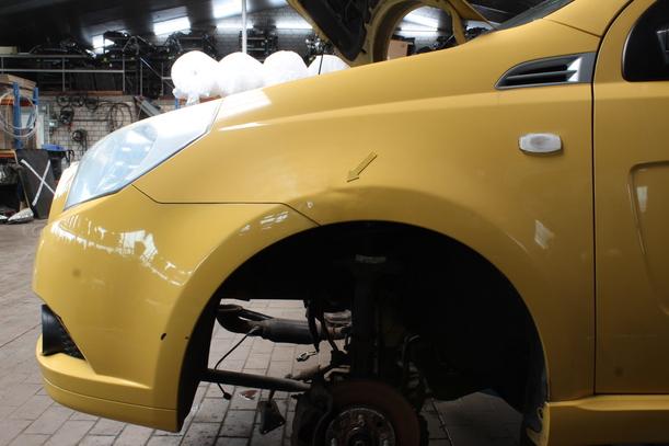 Foto: KOTFLÜGEL LINKS eines Chevrolet Aveo 1.2