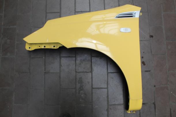 Foto: KOTFLÜGEL LINKS eines Chevrolet Aveo 1.2