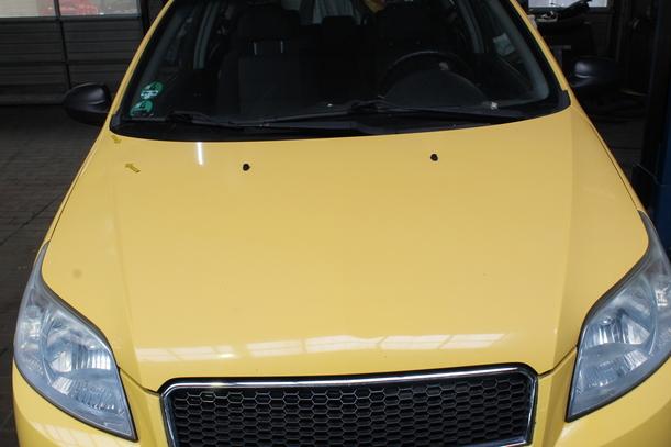 Foto: MOTORHAUBE eines Chevrolet Aveo 1.2