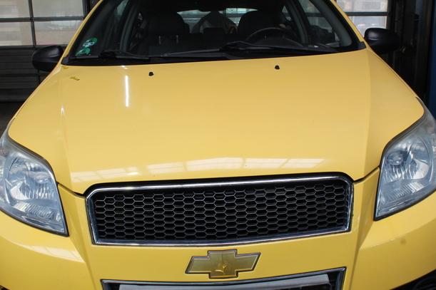 Foto: MOTORHAUBE eines Chevrolet Aveo 1.2
