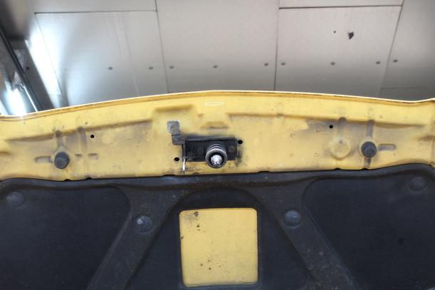 Foto: MOTORHAUBE eines Chevrolet Aveo 1.2