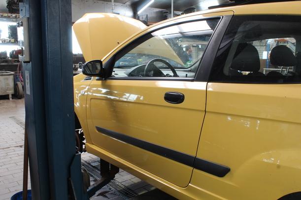 Foto: TÜR LINKS  (2/3-Türer) eines Chevrolet Aveo 1.2